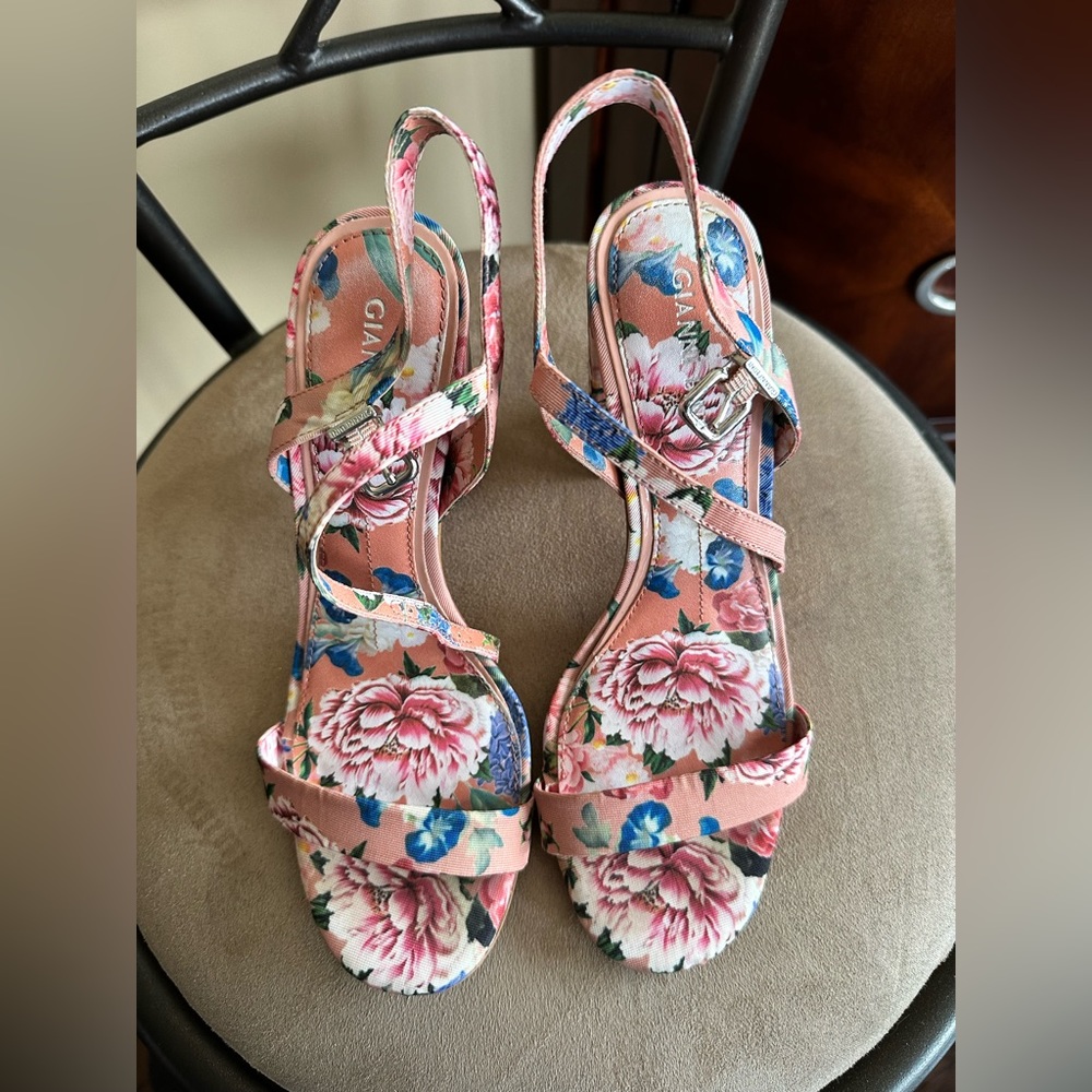 Women’s heels, Gianni Bini brand. Size 7.5w, pink/ peach color with 4” heels